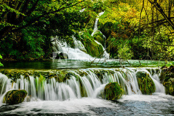 Wasserfall im Wald